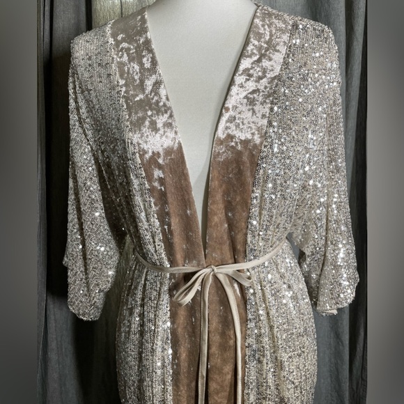 SO 🥂Happy New Year’s Robe/Dress🥂 - Picture 3 of 11